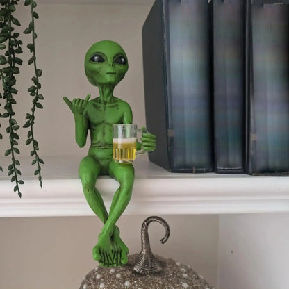 -Alien Statue Drinking Beer Alien Sculpture Resin Craft Novelty Funny Desktop Decoration Bookshelf Office Desktop Garden Decor